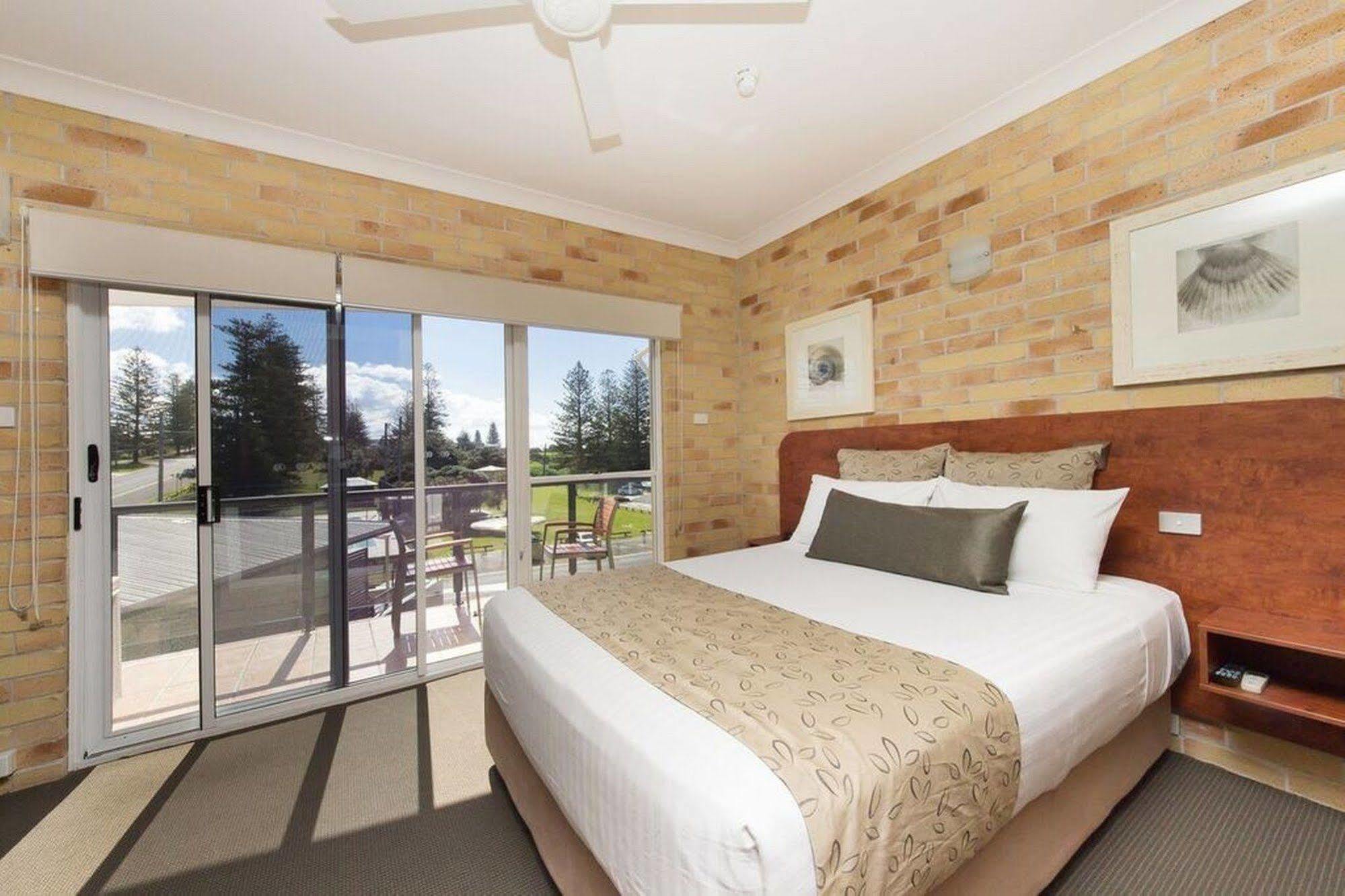 Yamba Beach Motel Экстерьер фото